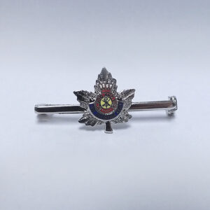 MAPLE LEAF WITH CREST – PIN