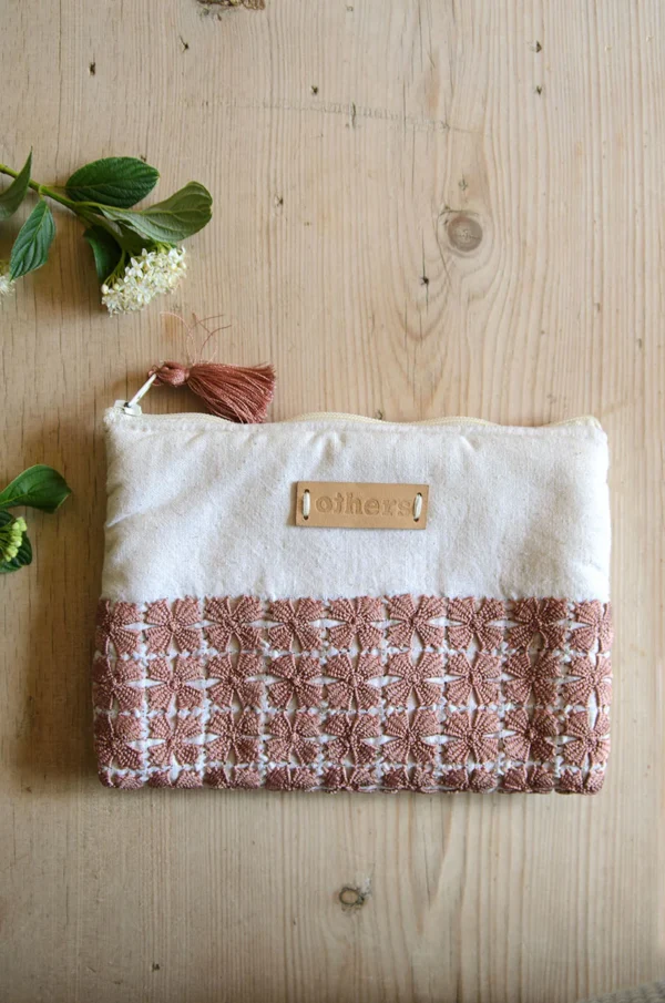 EMBROIDERED PURSE (MEDIUM) - Image 3